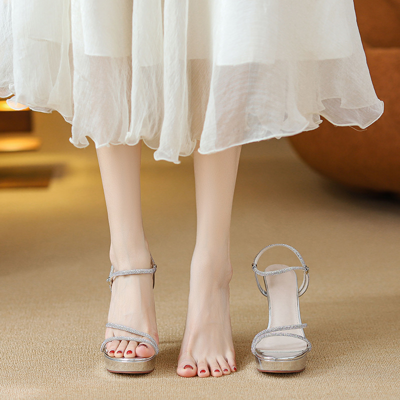 Sandały damskie na platformie  – Sandal Strappy Heeled recenzja i cena